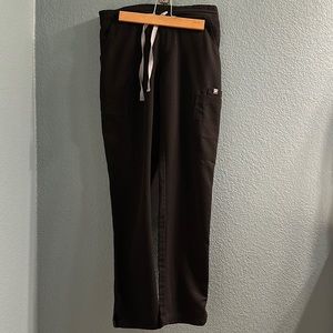 women's Black Yola™M -
Petite Skinny Scrub
Pants 2.0